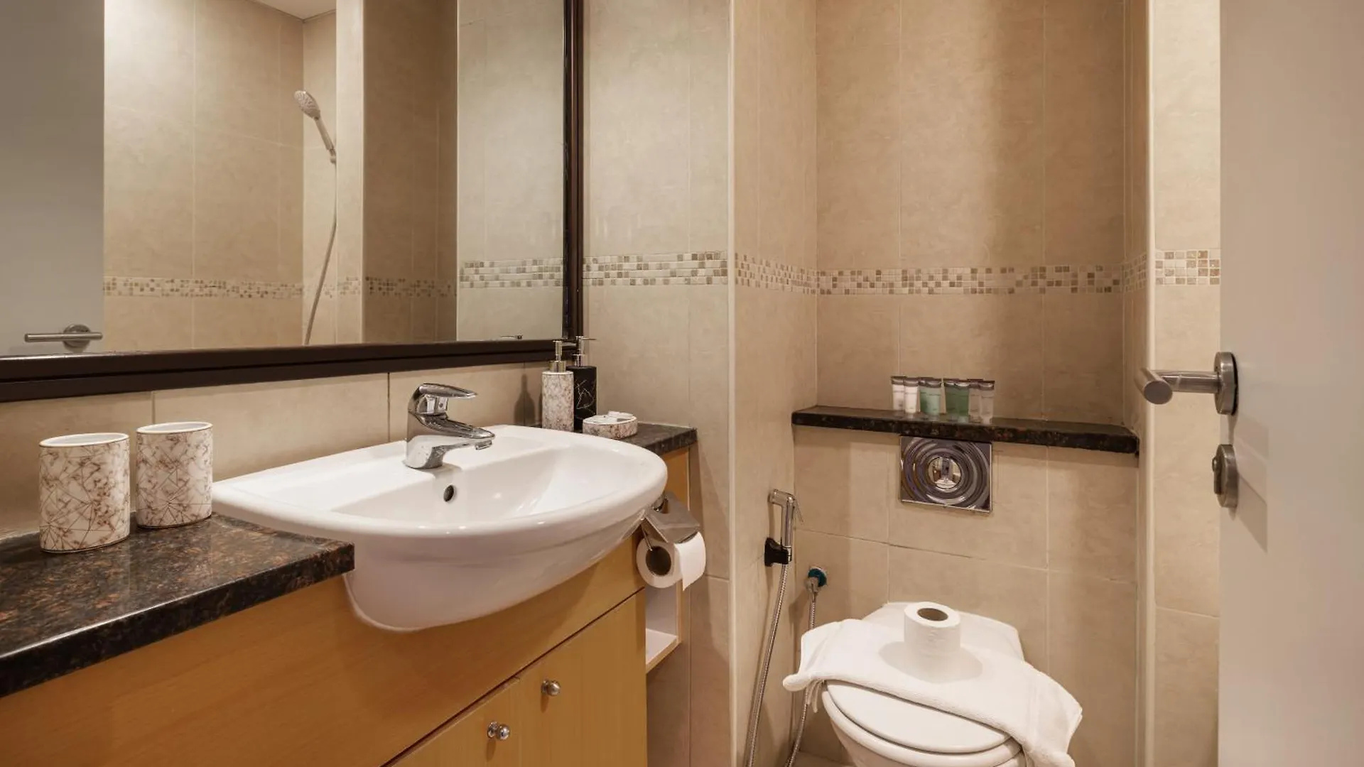Urban Studio Apartment In Goldcrest Views Jlt Dubaj Zjednoczone Emiraty Arabskie