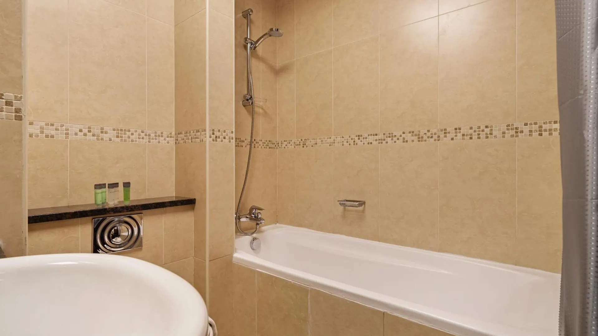 Urban Studio Apartment In Goldcrest Views Jlt Dubaj