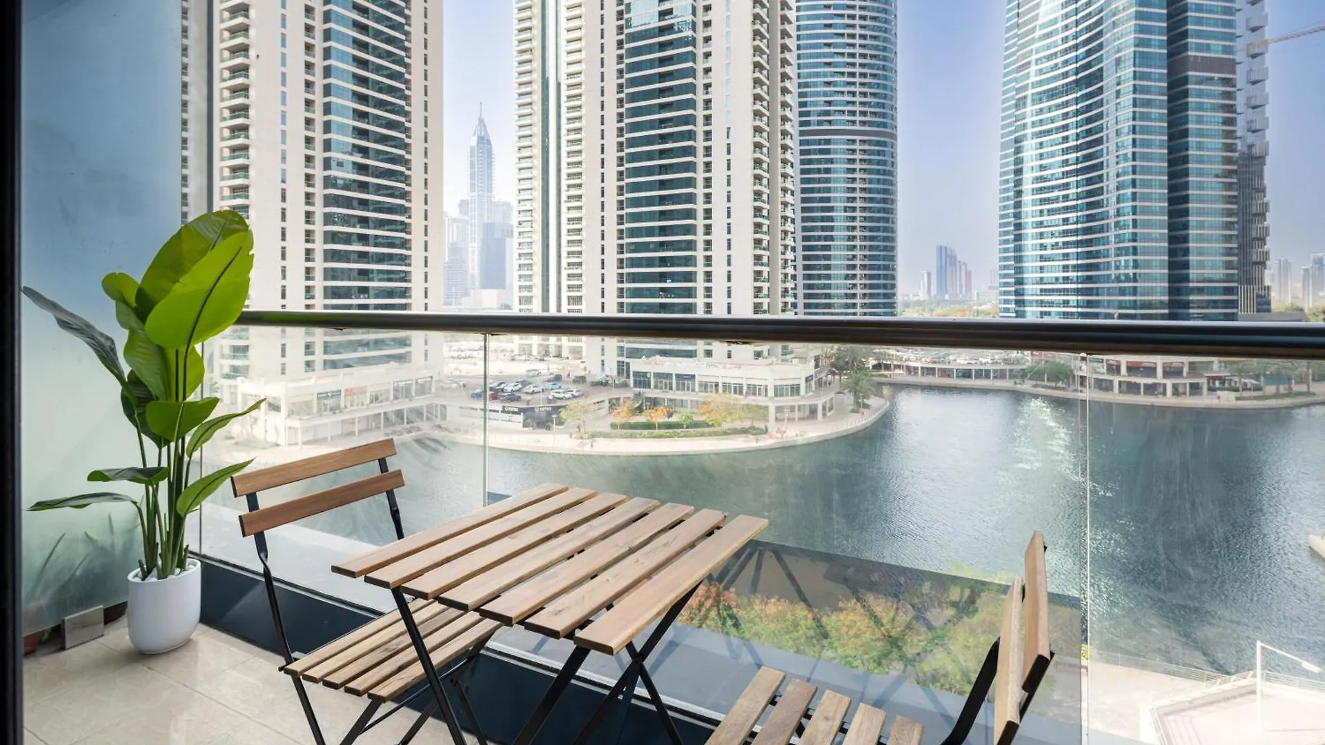 Urban Studio Apartment In Goldcrest Views Jlt Dubaj