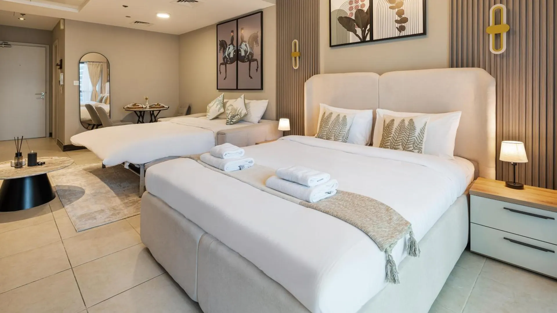 Urban Studio Apartment In Goldcrest Views Jlt Dubaj 0*,