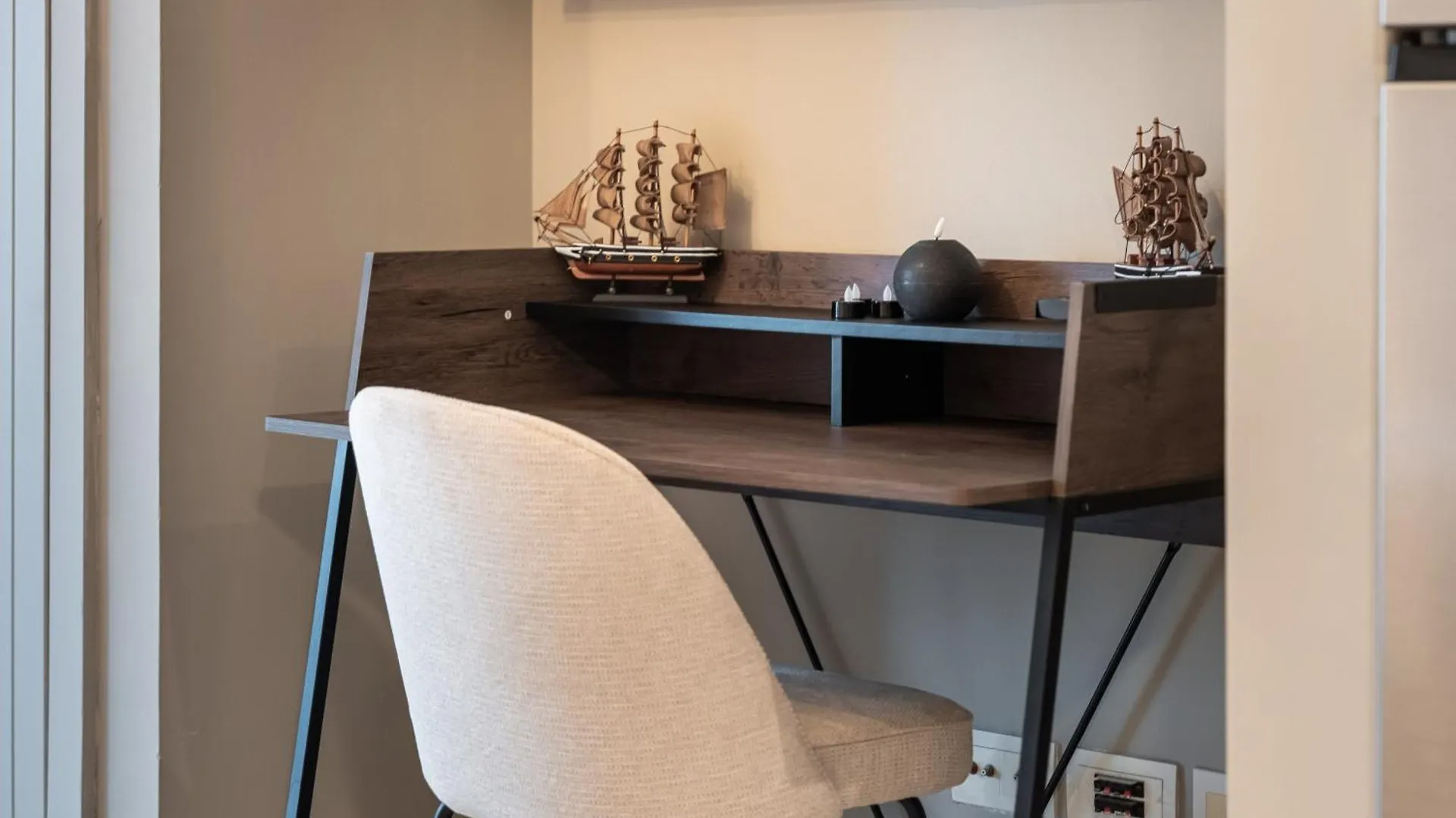 Urban Studio Apartment In Goldcrest Views Jlt Dubai